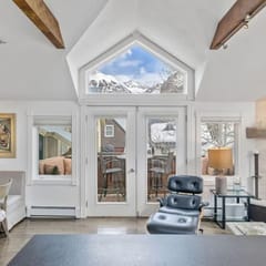 Pacific Avenue Paradise - Steps to Slopes & Town