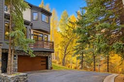 Golf Course Townhome - Livable Space & Privacy - Image 2