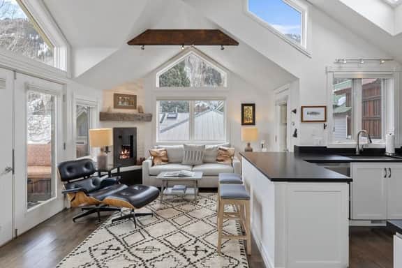 Pacific Avenue Paradise - Steps to Slopes - Image 2
